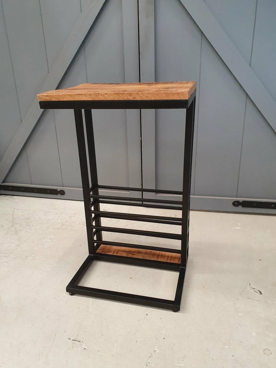 Benoa Bijzettafel industrieel sofa zwart met open vak New