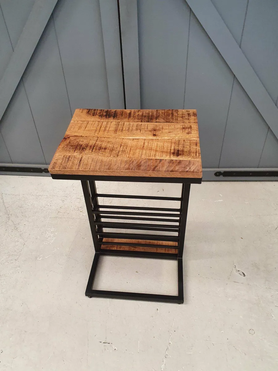Benoa Bijzettafel industrieel sofa zwart met open vak New
