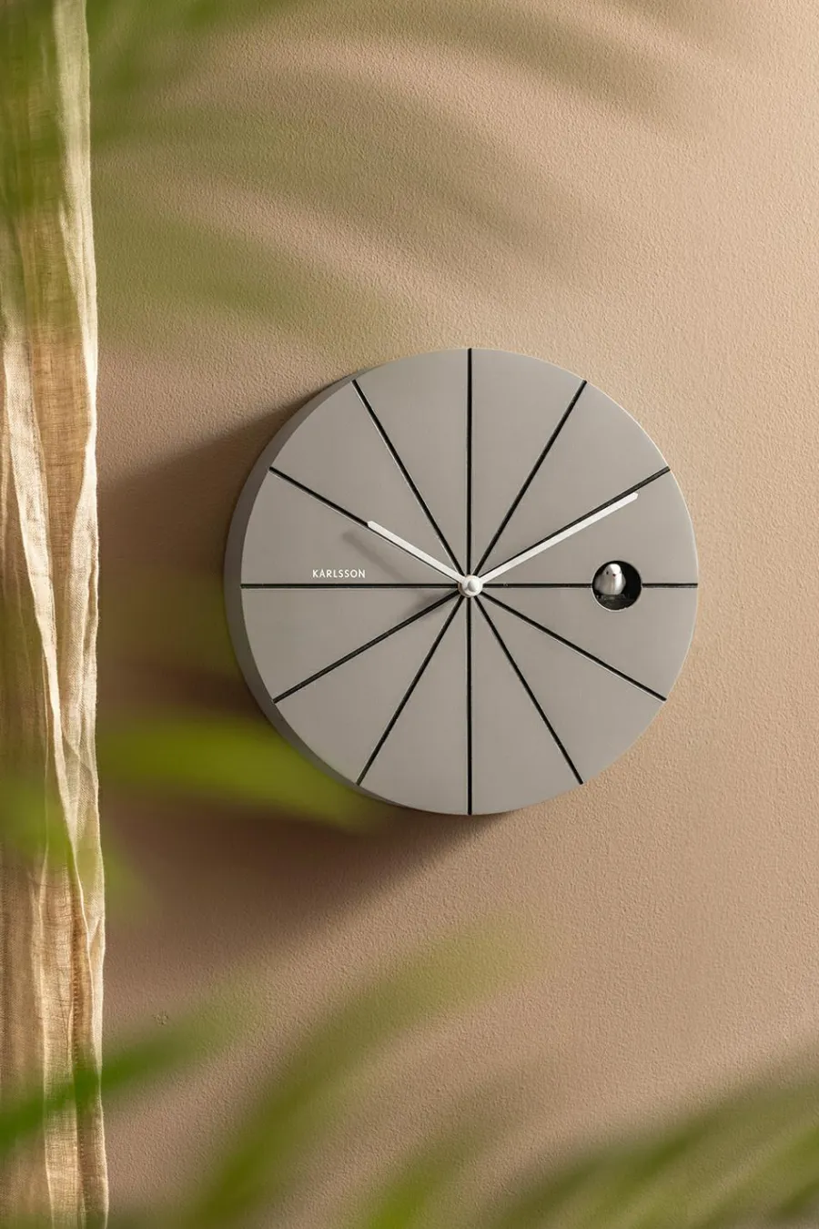 Karlsson Wandklok Destacado Cuckoo donkergrijs met zwart