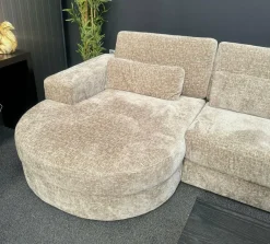 Richmond Interiors Bank Felix lounge links rond + 2.5 zits - Island shitake 124 - Showroommodel Hot